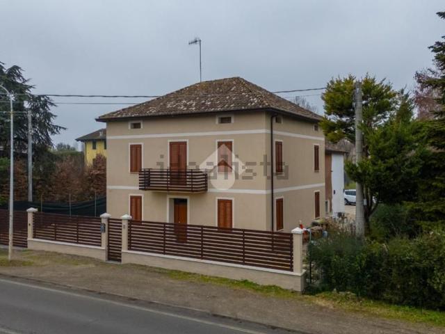 Casa in vendita a Terra di Mezzo, Re