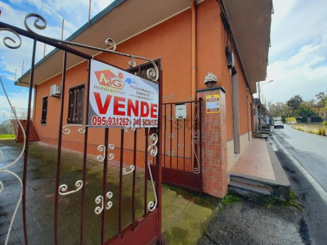 Casa in vendita a Giarre, Sicilia