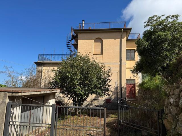 Casa in vendita a Castell'umberto, Sicilia