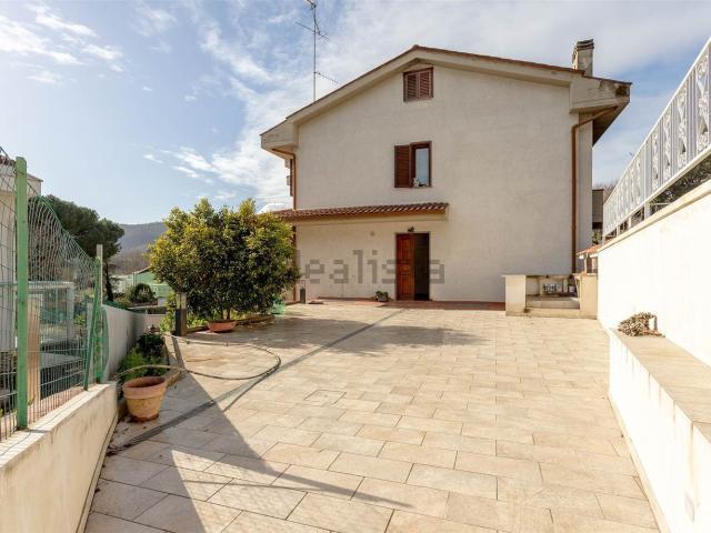 Casa in vendita a Carmignano, Comeana