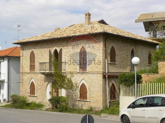 Casa in vendita a Montesilvano Colle, Montesilvano