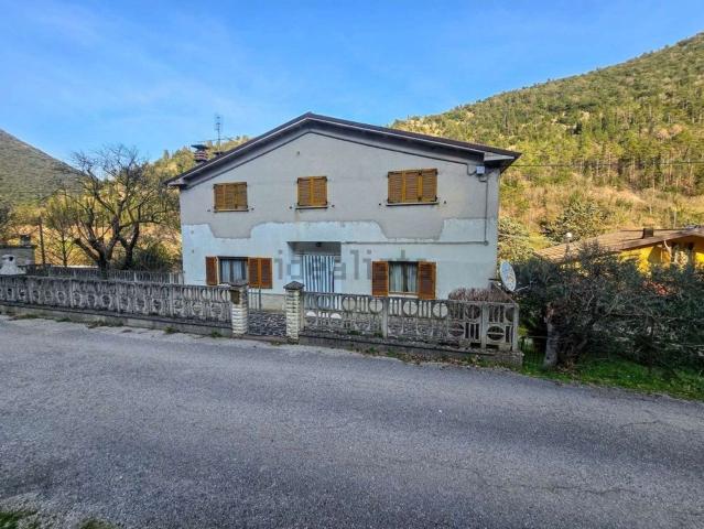 Casa in vendita a Foci, Marche