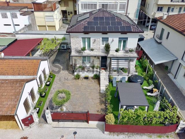 Casa in vendita a Schio, Veneto
