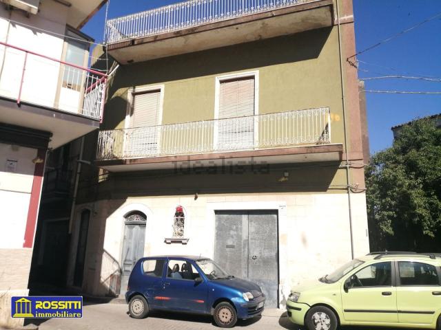 Casa in vendita a Paternò, Sicilia