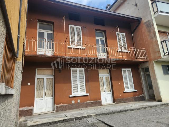 Casa in vendita a Albino, Lombardia