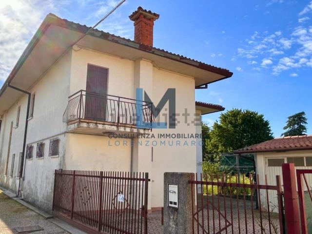 Casa in vendita a Montebelluna, Veneto