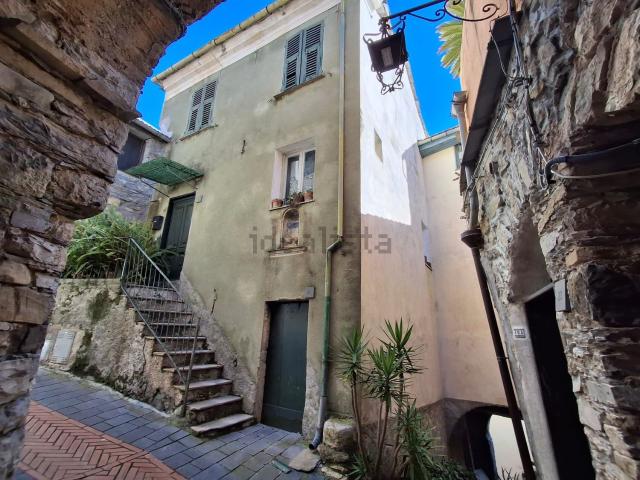 Casa in vendita a Chiusanico, Liguria
