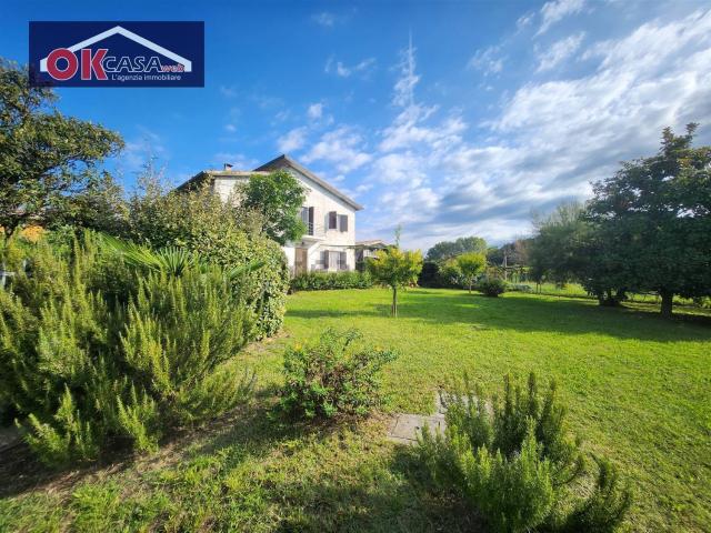 Casa in vendita a Pastrengo, Veneto