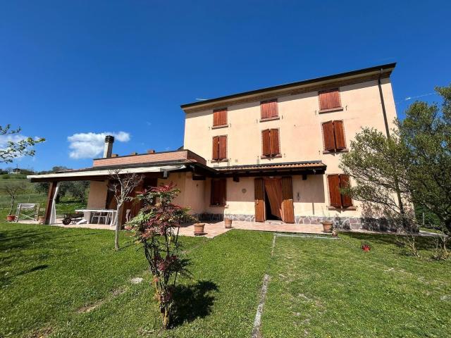 Casa in vendita a Alta Val Tidone, Nibbiano