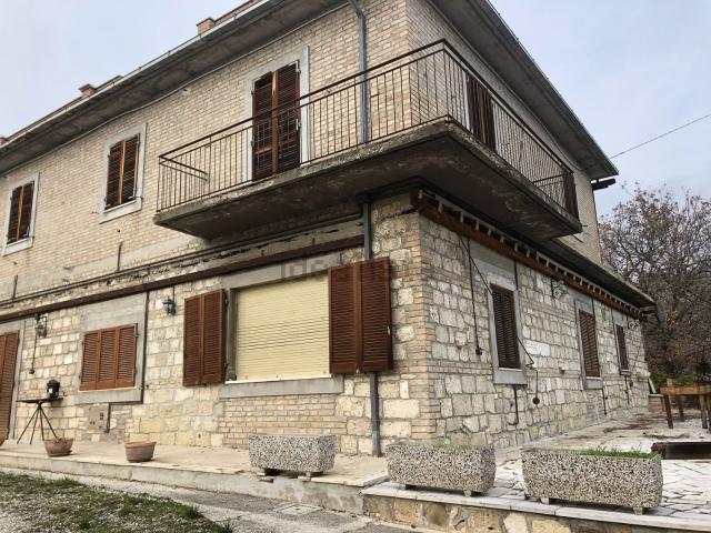 Casa in vendita a Porchiano, Marche