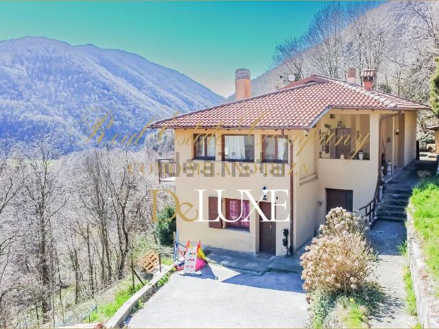 Casa in vendita a Canzo, Lombardia