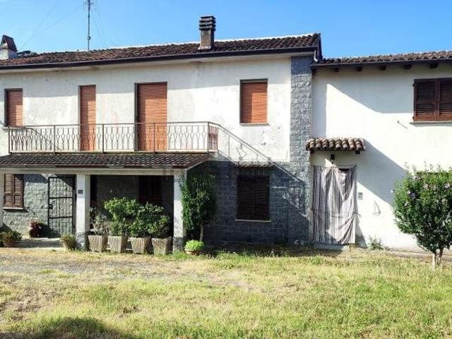 Casa in vendita a Montecalvo Versiggia, Lombardia