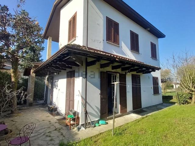 Casa in vendita a Cascina Sgarbina, Casteggio