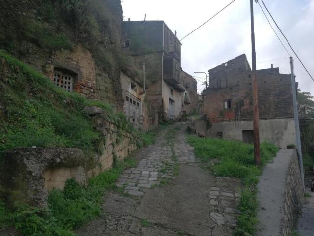 Casa in vendita a Aliano, Matera