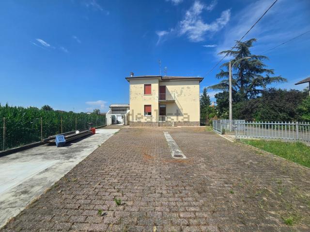 Casa in vendita a Roncaglia, Piacenza