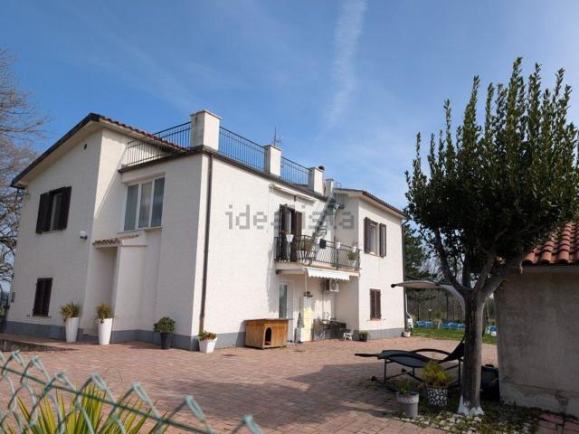 Casa in vendita a Marche, Macerata