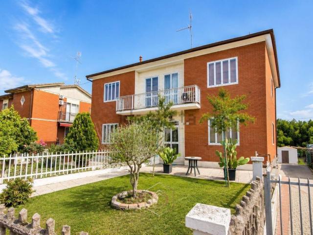Casa in vendita a Ferrara, Reggio Emilia