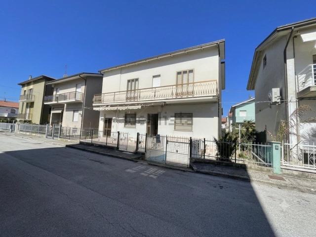 Casa in vendita a Marche, Macerata