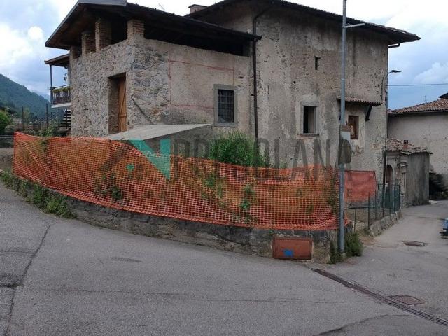 Casa in vendita a Premolo, Lombardia