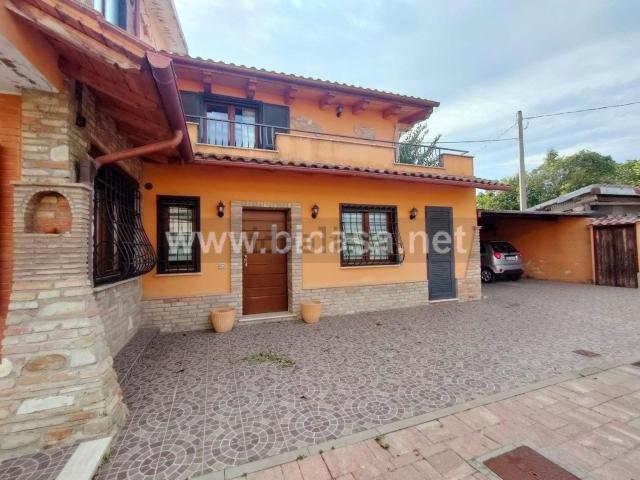 Casa in vendita a Vallefoglia, Marche