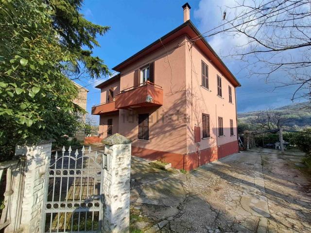 Casa in vendita a Macine, Marche