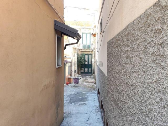 Casa in vendita a Paternò, Catania