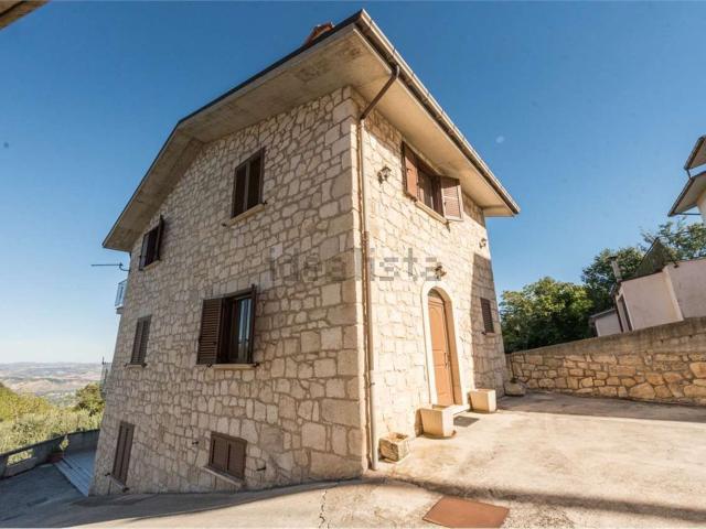 Casa in vendita a Roccamorice, Abruzzo