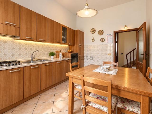 Casa in vendita a Capezzana, Prato
