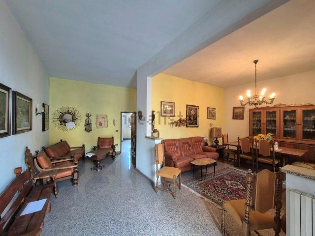 Casa in vendita a Prato, Toscana