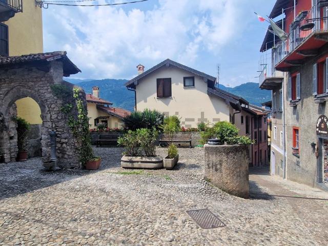 Casa in vendita a Lierna, Lombardia