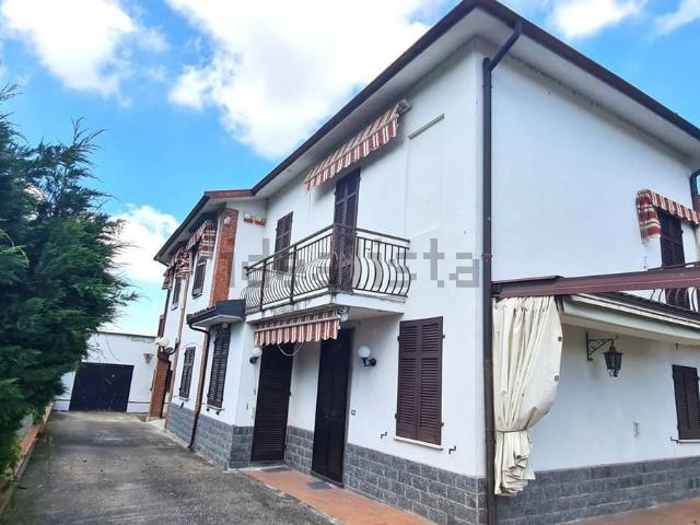 Casa in vendita a Casteggio, Lombardia