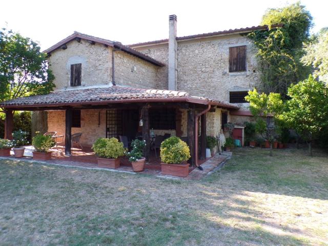 Casa in vendita a Toffia, Lazio