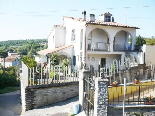 Casa in vendita a Fabrica Di Roma, Lazio