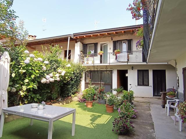 Casa in vendita a Invorio Superiore, Piemonte