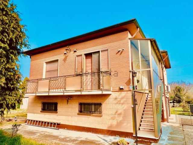 Casa in vendita a Ferrara, Reggio Emilia