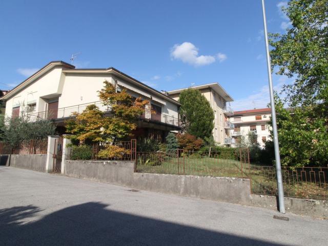 Casa in vendita a Trissino, Veneto