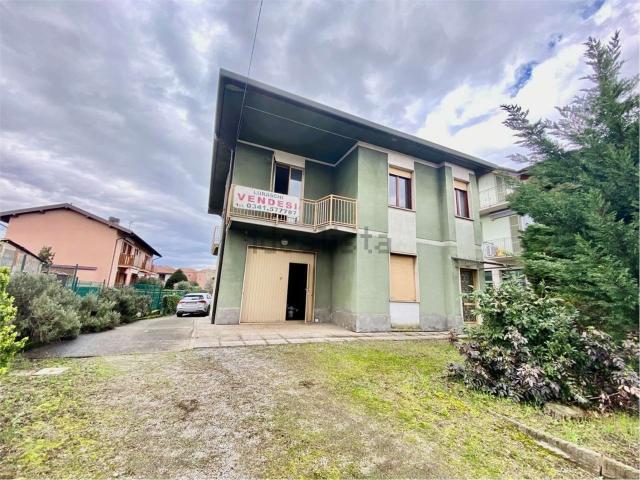 Casa in vendita a Oggiono, Lombardia