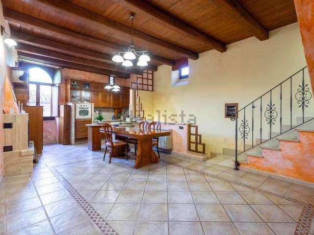 Casa in vendita a Priverno, Lazio
