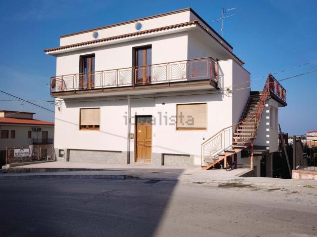 Casa in vendita a Capri Leone, Sicilia