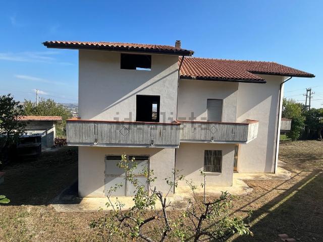Casa in vendita a Campli, Abruzzo