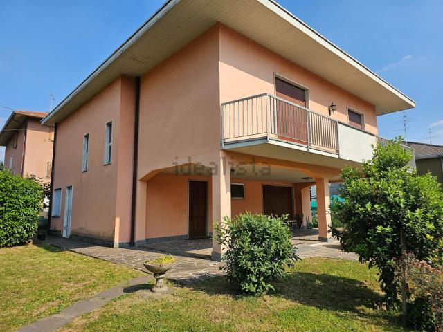 Casa in vendita a Brembate Di Sopra, Lombardia