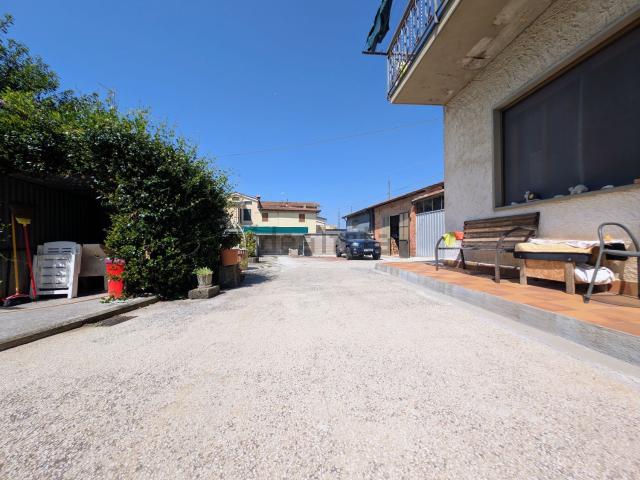 Casa in vendita a Quarrata, Toscana