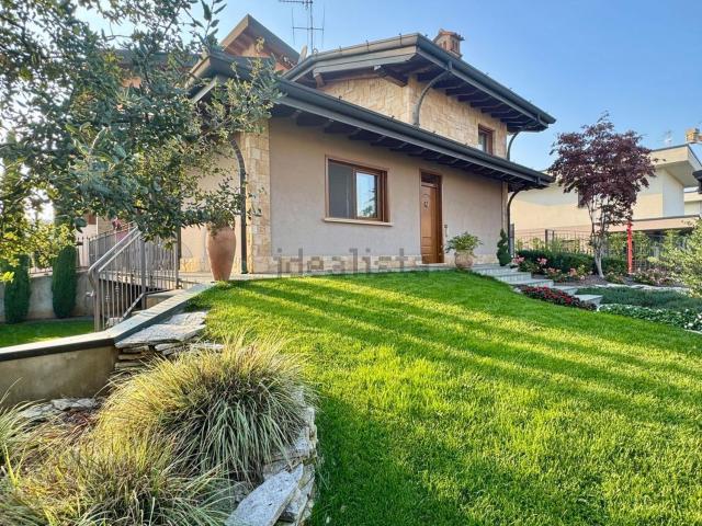 Casa in vendita a Romano Di Lombardia, Lombardia