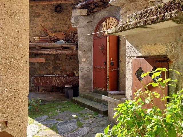Casa in vendita a Brisino, Piemonte