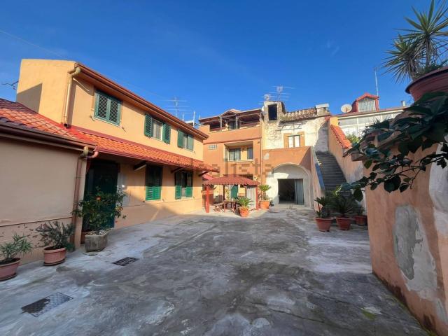 Casa in vendita a Curti, Campania