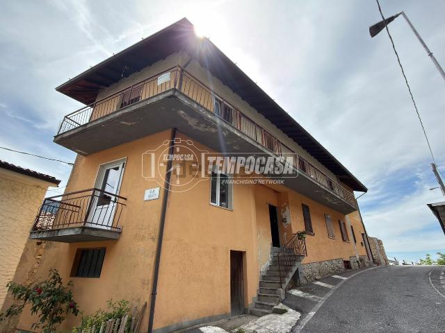 Casa in vendita a Adrara San Martino, Lombardia