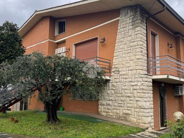Casa in vendita a Chiesina Uzzanese, Capanna