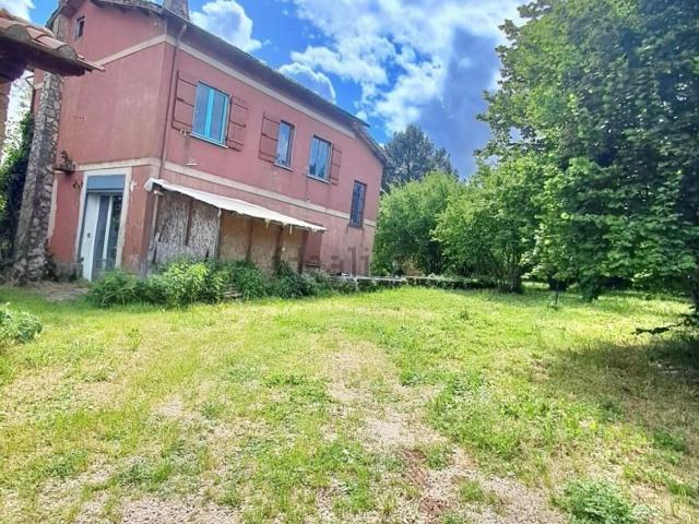 Casa in vendita a Capranica, Lazio