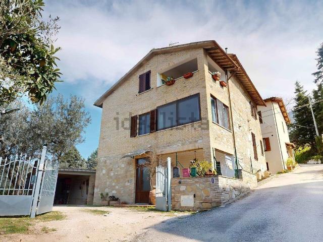 Casa in vendita a Assisi, Umbria