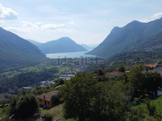 Casa in vendita a Carlazzo, Lombardia